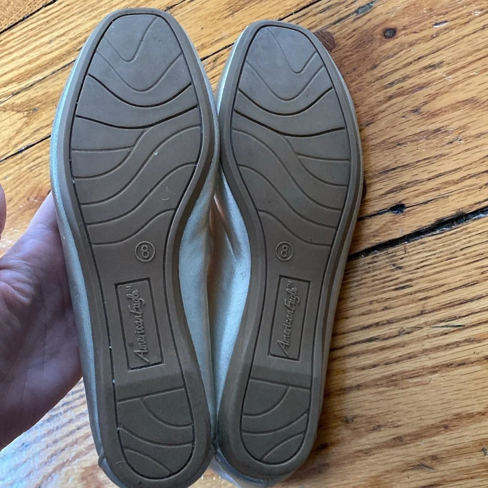American eagle size 8 gold flats